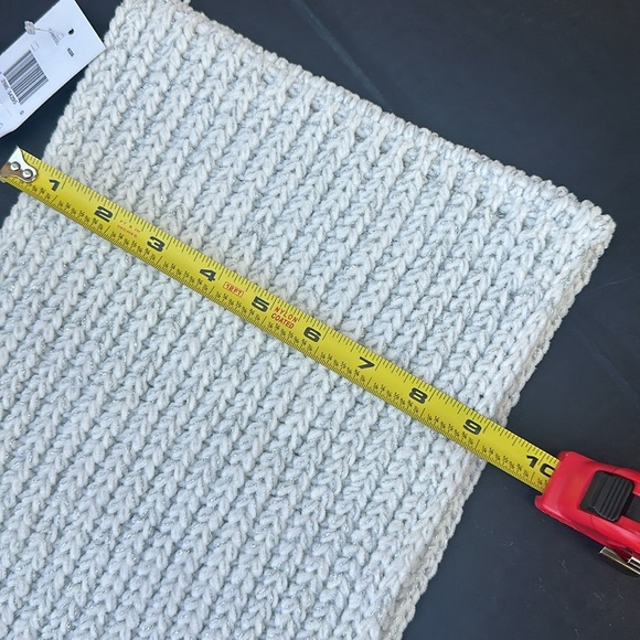 New GUESS Women’s 🧣 Scarf - Picture 7 of 8